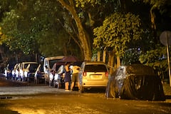 Fotodenuncia: Carros mal parqueados sobre la vía, presuntamente abandonados en la Calle 48 entre cr 49 y 50.