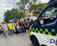 Aunque el conductor del taxi fue trasladado a un centro asistencial cercano para recibir una pronta atención médica, desafortunadamente perdió la vida allí porque llegó en muy malas condiciones porque las graves heridas ya habían causado efecto.