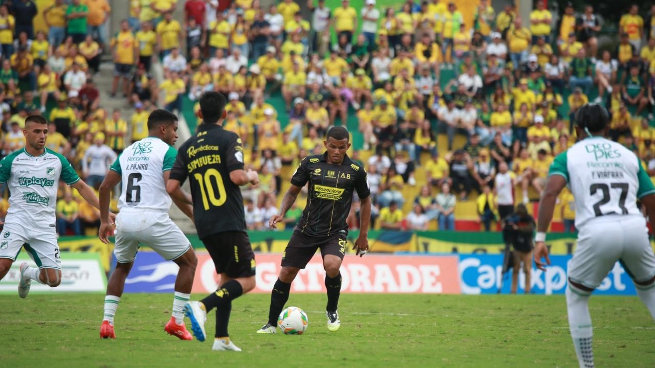 Momentos del encuentro por la fecha 8 del primer semestre de la Liga Colombiana 2026 entre Atlético Bucaramanga y Deportivo Cali.