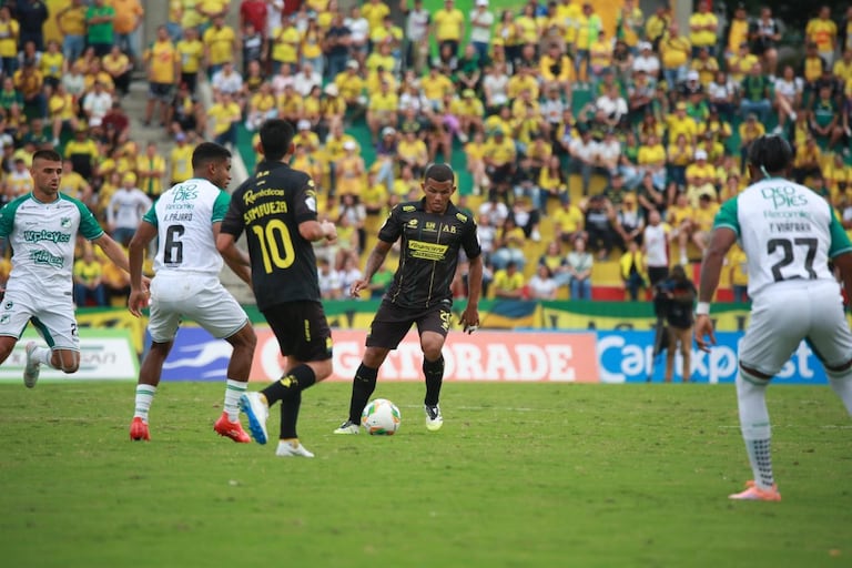 Momentos del encuentro por la fecha 8 del primer semestre de la Liga Colombiana 2026 entre Atlético Bucaramanga y Deportivo Cali.
