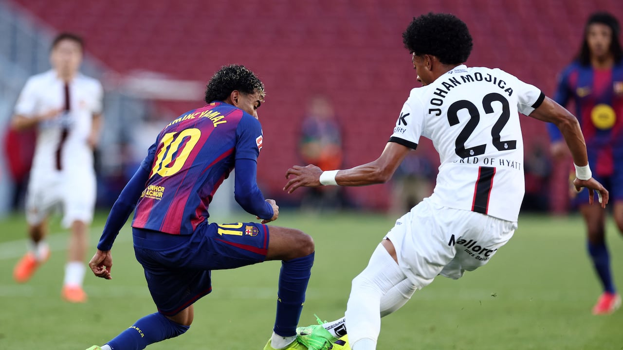 Johan Mojica ante Barcelona