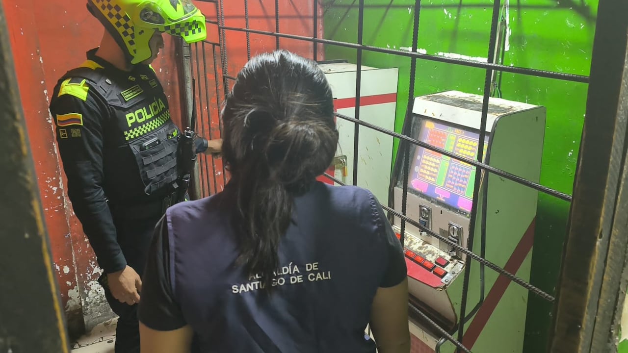 Intervienen establecimientos en el centro de Cali y decomisan 18 máquinas tragamonedas