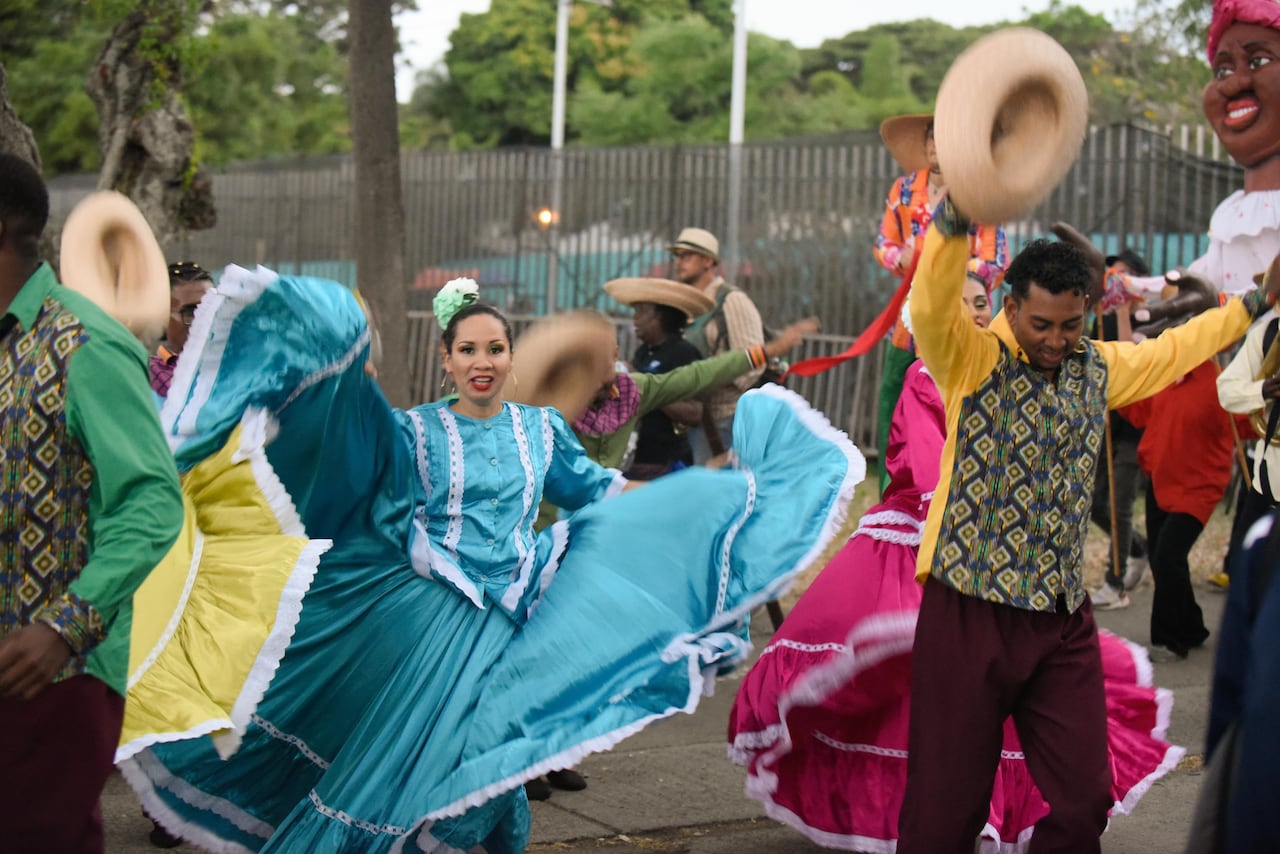 Más de 1.600 integrantes de 23 colonias del Pacífico colombiano participarán en el desfile inaugural de la edición 30 del Festival Petronio Álvarez.