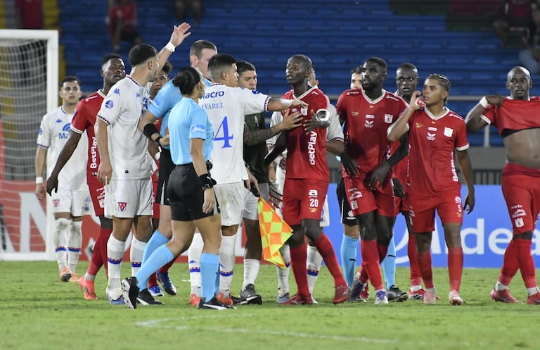 Momentos finales del partido entre América de Cali y Tigre por la fecha 5 del Grupo A de la Copa Sudamericana 2026.