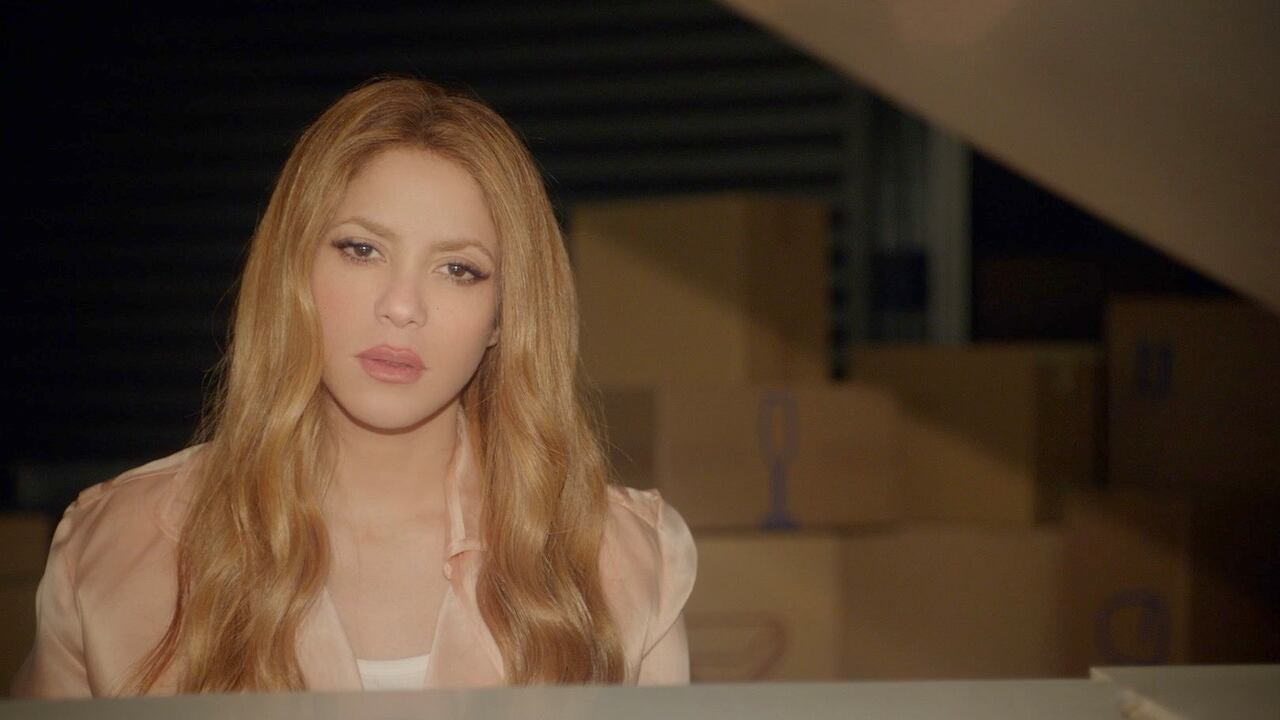 Con esta canción Shakira vuelve a sus raíces, esta vez junto a sus hijos Milán y Sasha, quienes también participaron en esta creación musical.