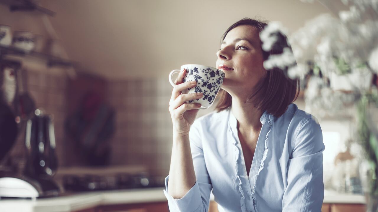 Mujer tomando té