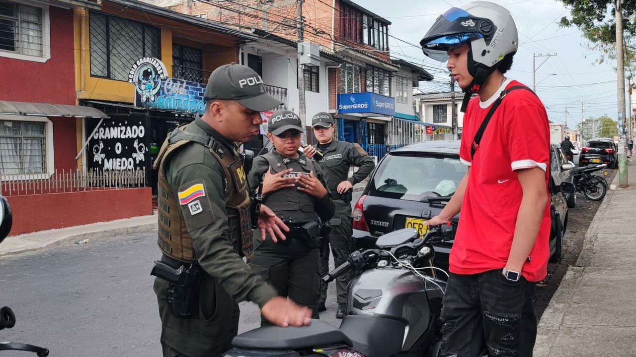 Durante la campaña, las autoridades entregaron recomendaciones de seguridad y promovieron el uso de parqueaderos autorizados en la Comuna 8 de Popayán.