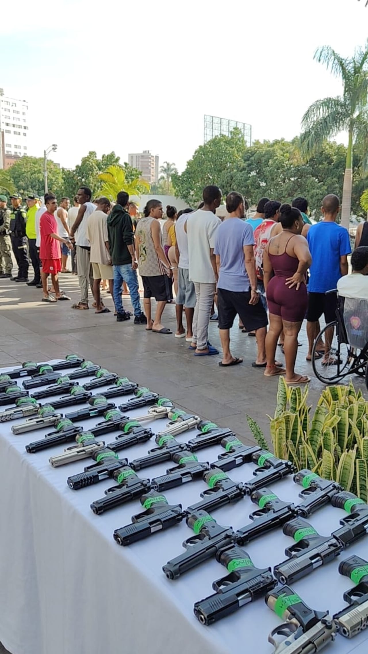 Durante los operativos fueron incautadas 25 armas de fuego que, según las autoridades, eran utilizadas para la comisión de delitos violentos.