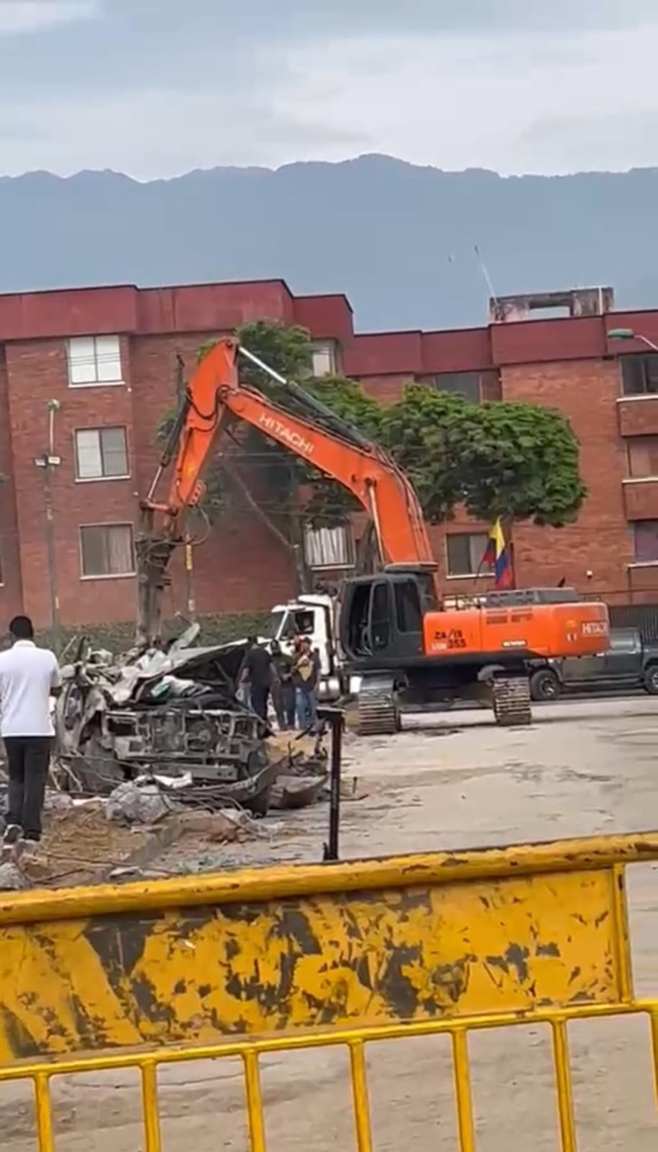 Esta es la máquina con la que se habría adelantado el retiro del vehículo, según los testigos.