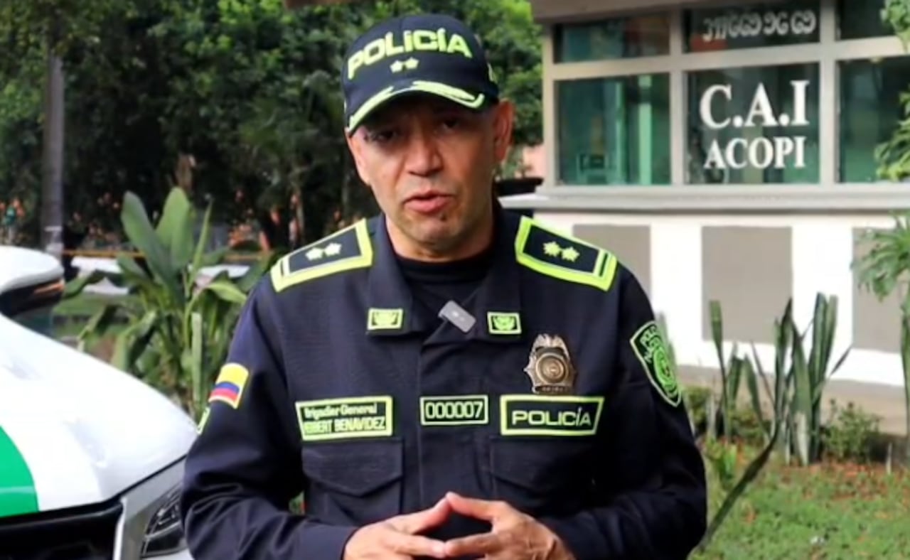El brigadier general Benavídez, comandante de la Policía Metropolitana de Santiago de Cali.