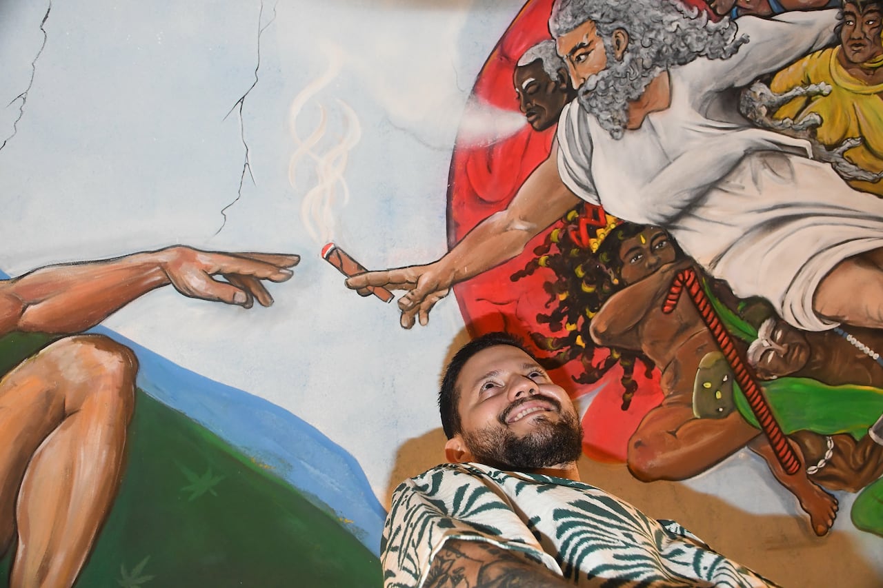 Informo de Domingo: Club canábicos en Cali. Foto José L Guzmán. El País