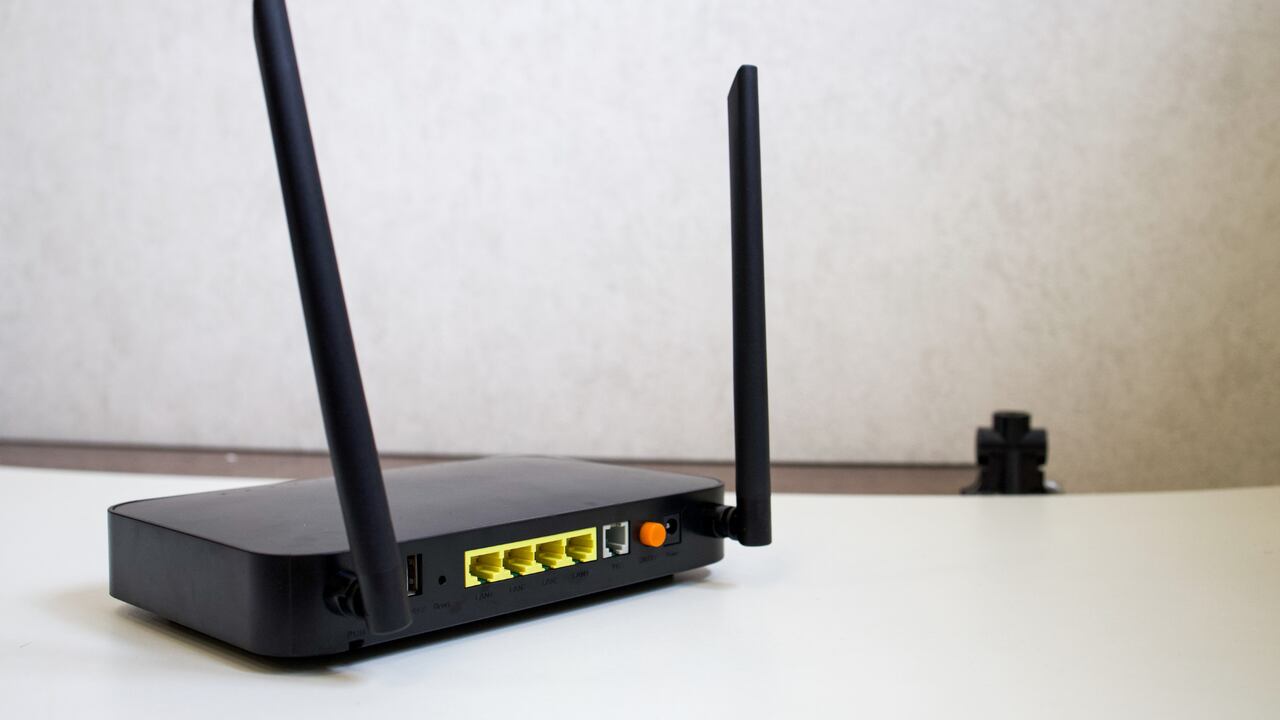 El router wifi esconde un puerto USB que muchas personas desconocen.