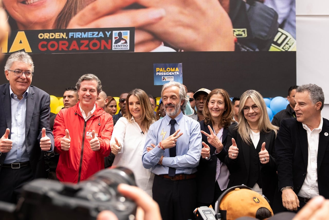 Paloma Valencia es una abogada, escritora y política colombiana, nacida en Popayán el 19 de enero de 1978. Actualmente es senadora de la República y candidata presidencial para las elecciones de 2026 por el partido Centro Democrático.