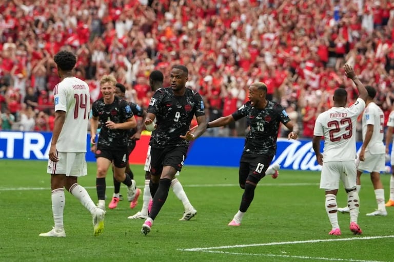 La selección de Canadá cerró una noche de ensueño en el BC Place firmando una victoria histórica en las copas del mundo.
