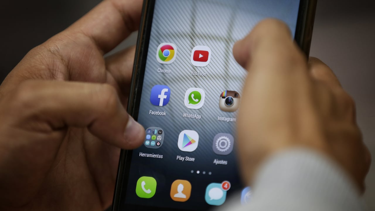 Redes sociales, adicción, celular, computador, facebook, meta, youtube