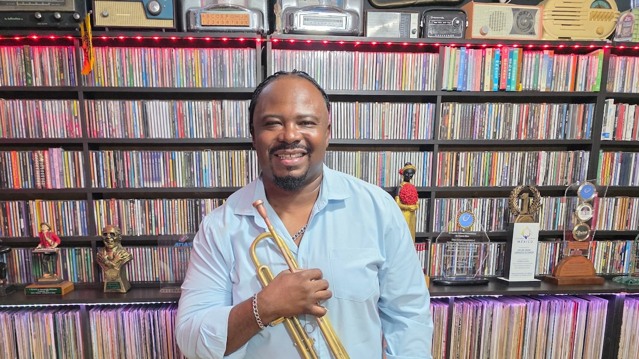 Charli Zapata, trompetista desde hace 21 años del Grupo Niche. Este año está cumpliendo 25 años de vida artística.