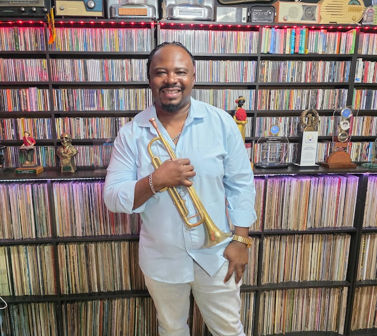 Charli Zapata, trompetista desde hace 21 años del Grupo Niche. Este año está cumpliendo 25 años de vida artística.