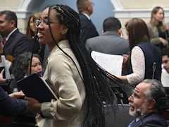 Juliana Guerrero en el Congreso de la República, en Bogotá, el 11 de marzo de 2025. Junto a ella, el ministro del Interior, Armando Benedetti