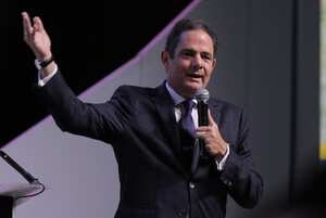 Según la última encuesta de Gallup, la imagen favorable del exvicepresidente Germán Vargas Lleras bajó de 61 % en enero a 40 % en marzo.