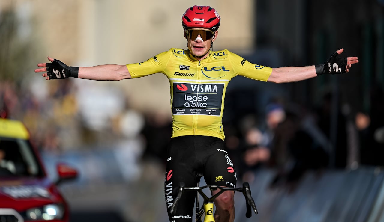 Jonas Vingegaard al ganar la etapa 5 de la París-Niza 2026.