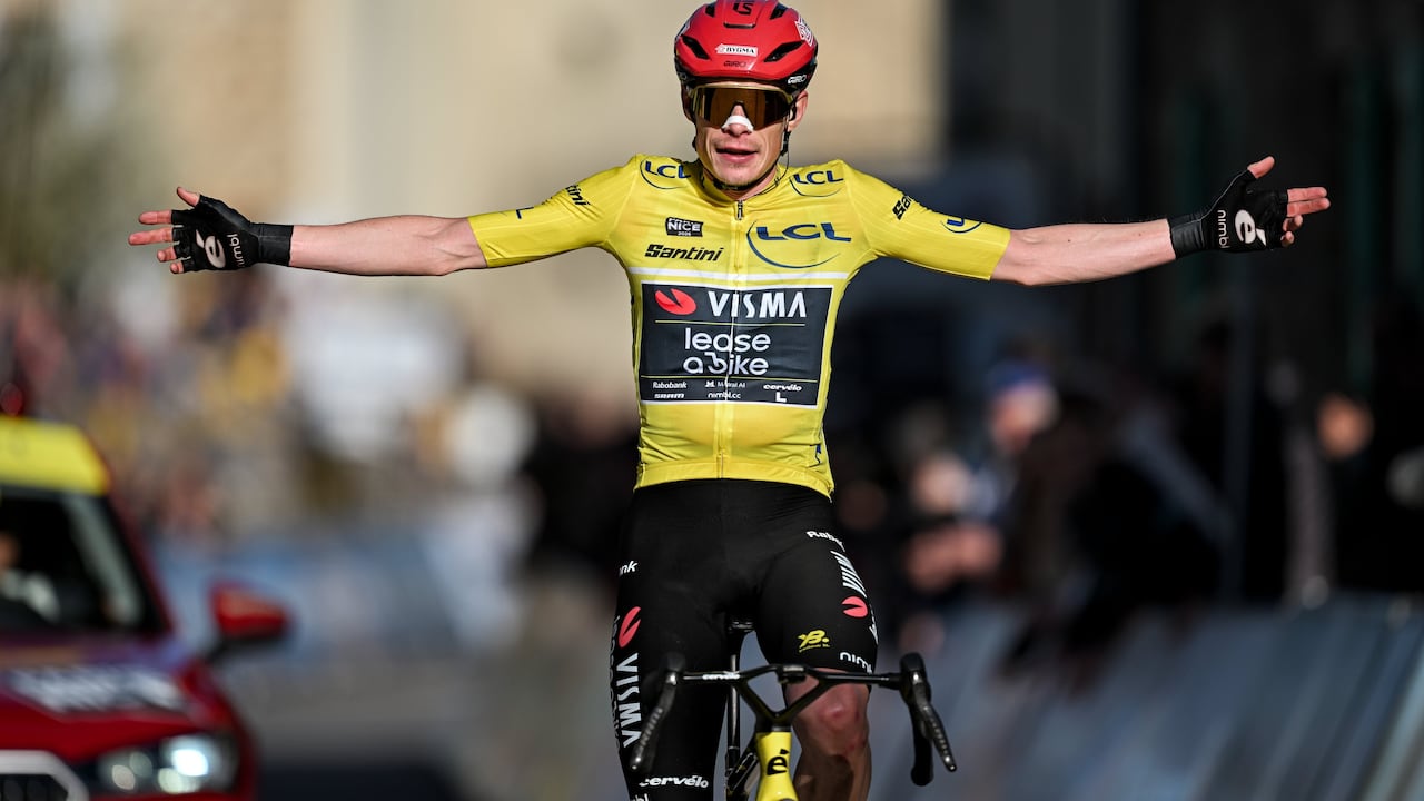 Jonas Vingegaard al ganar la etapa 5 de la París-Niza 2026.