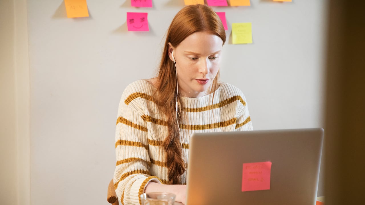 Para aquellos dando sus primeros pasos en el idioma, un curso básico de inglés en formato PDF puede ser una herramienta fundamental según las recomendaciones de expertos en lingüística.