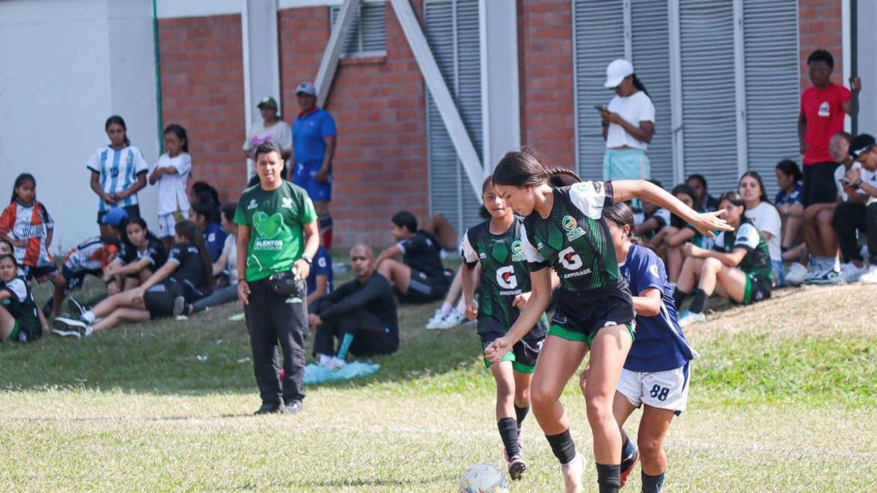 Este torneo reune a varias futbolistas donde se destacan por su ímpetu en la cancha.