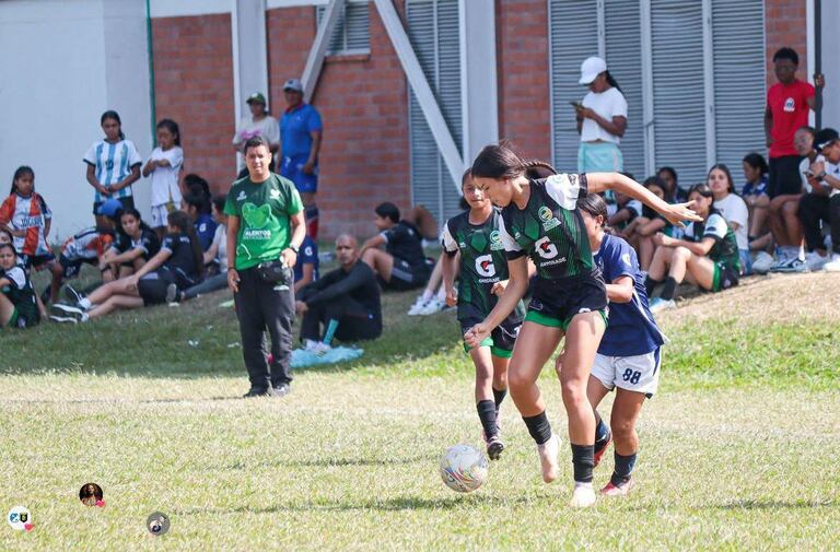 Este torneo reune a varias futbolistas donde se destacan por su ímpetu en la cancha.