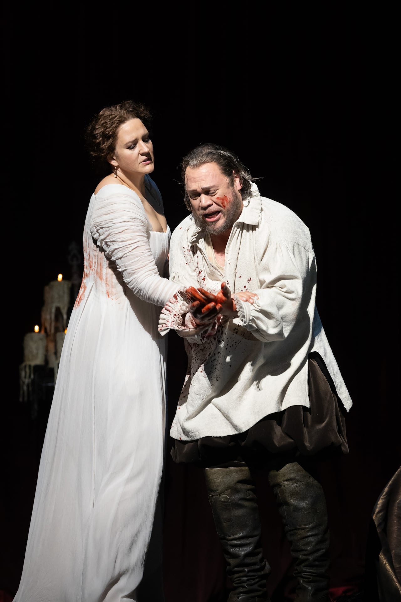La nueva producción de la obra maestra de Giuseppe Verdi, basada en la tragedia inmortal de William Shakespeare reúne a dos de las grandes figuras de la ópera actual, con la soprano Lise Davidsen como Lady Macbeth y el barítono Quinn Kelsey en el papel del ambicioso rey de Escocia.