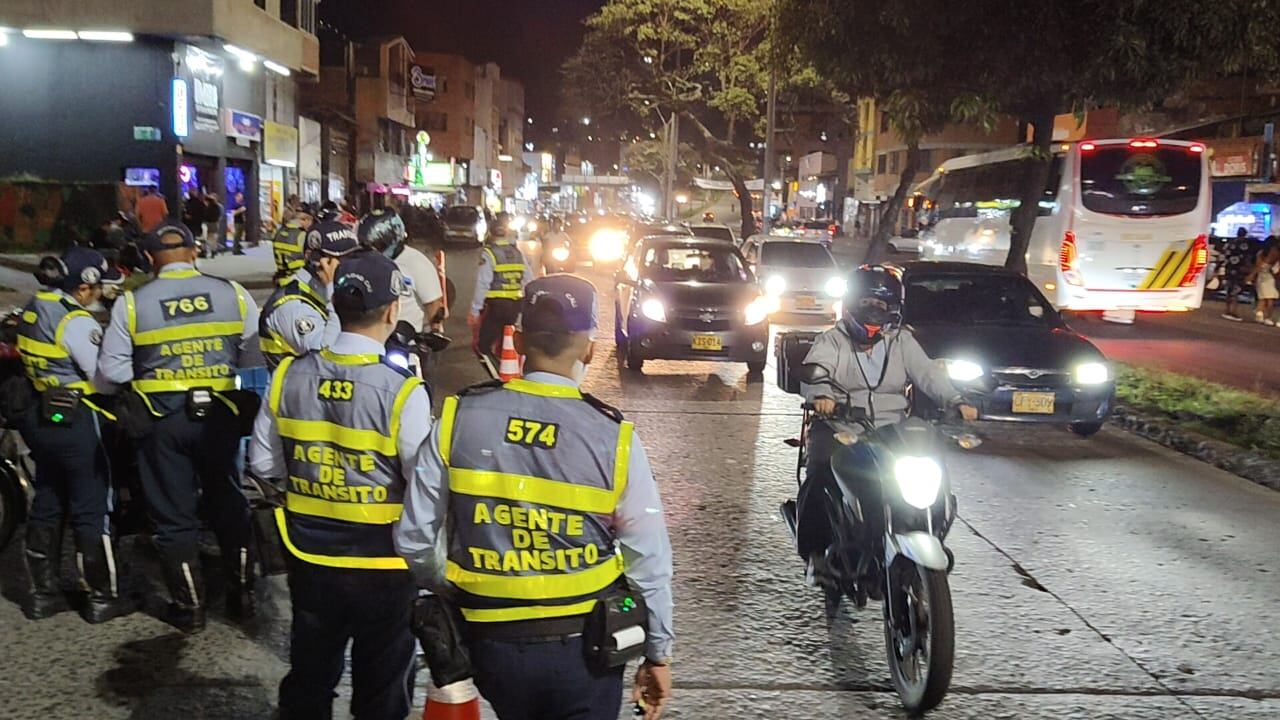 Operativos de control de movilidad en la Calle 5 con CRA 13 en ambos lados