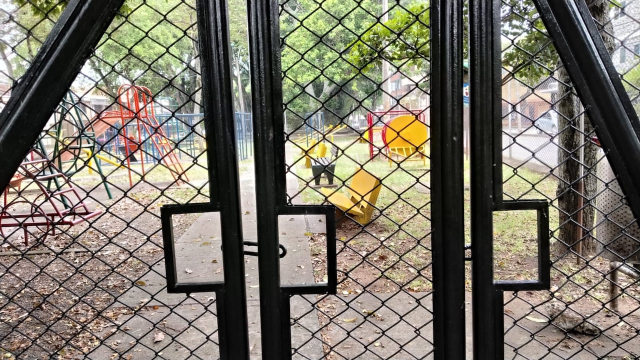 Habitantes de Champagnat denuncian que el parque de la Calle 9C con Carrera 27 permanece cerrado para la comunidad.