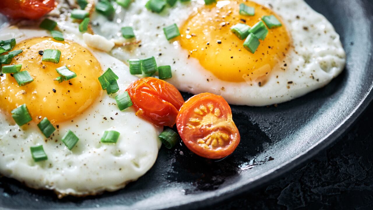 Huevos fritos en agua