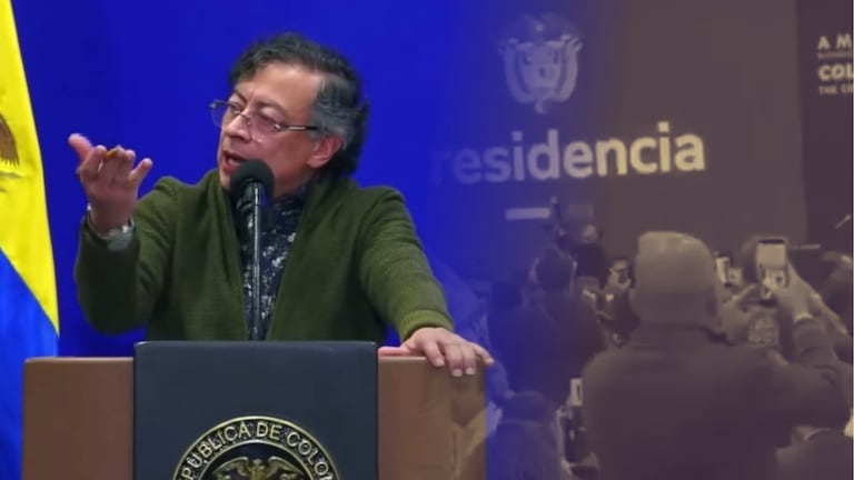 El incidente ocurrió en el momento preciso en que la presentadora del evento anunció la intervención del mandatario colombiano.