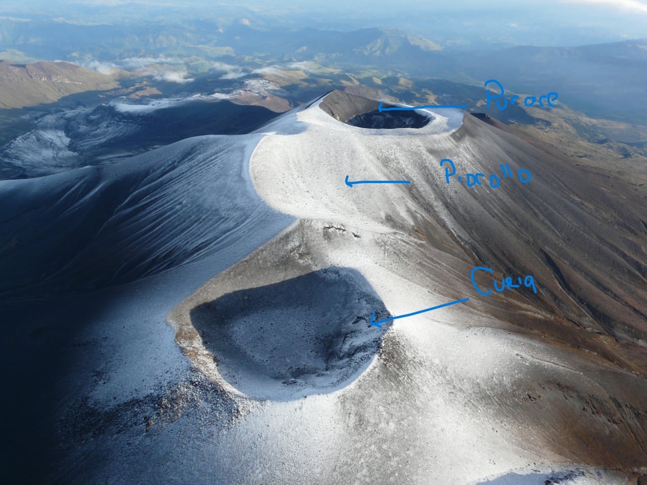 Con esta imagen, los profesionales del Servicio Geológico Colombiano señalan la ubicación de los tres volcanes.