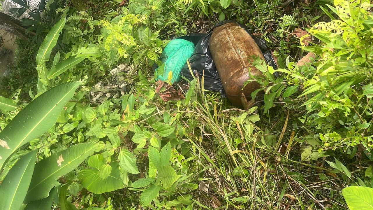 Este fue el cilindro acondicionado con explosivos que por fortuna fue encontrado por integrantes del Ejército.
