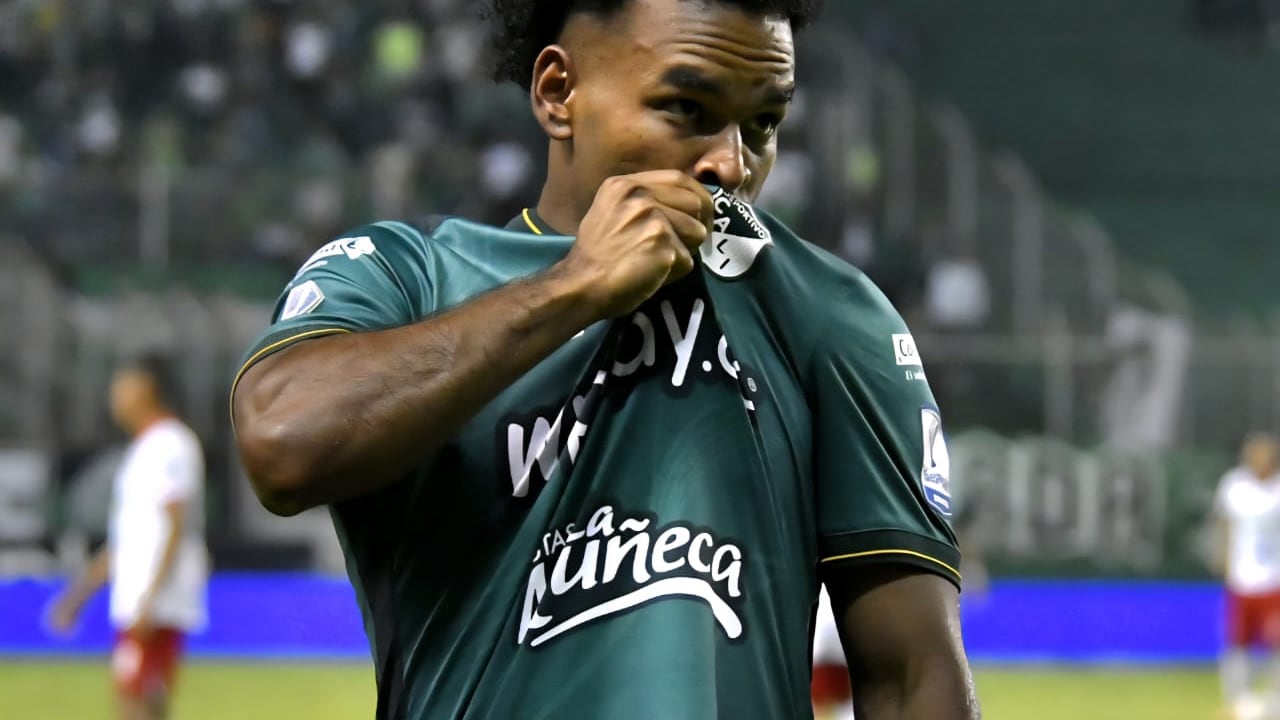 Johan Martínez celebra su gol con el Deportivo Cali en el partido contra Unión Magdalena.