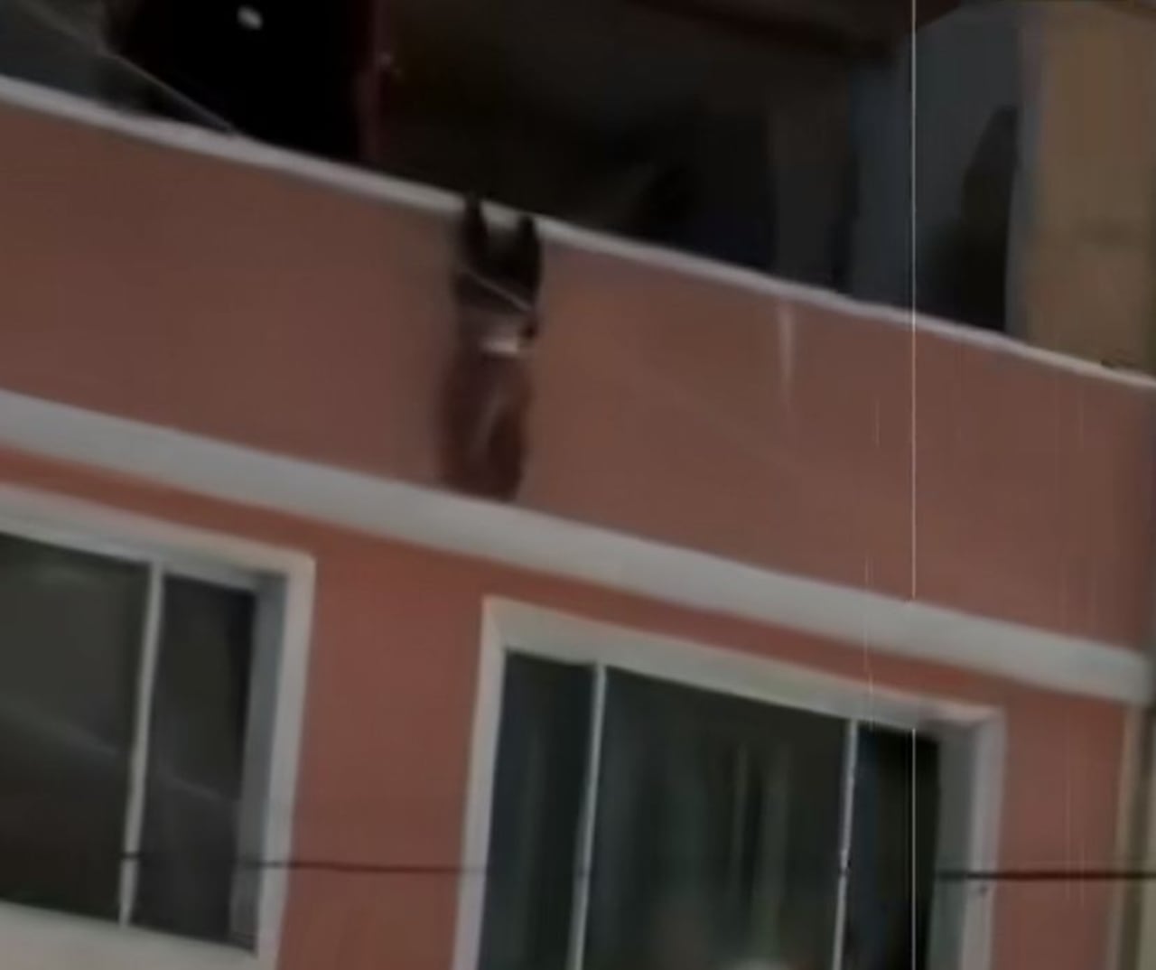 Niño cae de cuarto piso en Bogotá