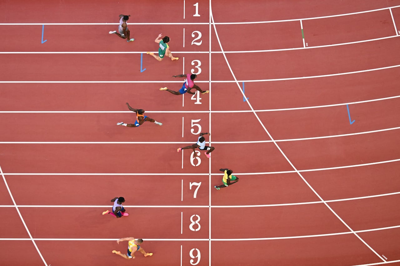 Jamaica's Oblique Seville, Botswana's Letsile Tebogo, USA's Fred Kerley, Netherlands' Raphael Bouju, and Britain's Reece Prescod cross the finish line in the men's 100m semi-final during the World Athletics Championships at the National Athletics Centre in Budapest on August 20, 2023. (Photo by Jewel SAMAD / AFP)