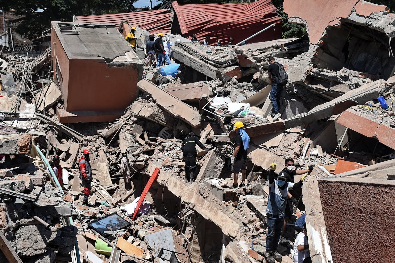Terremoto en Cali, edificio Torres del Limonar en el sur de la ciudad, con magnitud 7.2 de escala de Richter, epicentro en San José del Palmar en Choco, Foto José L Guzmán. El País.