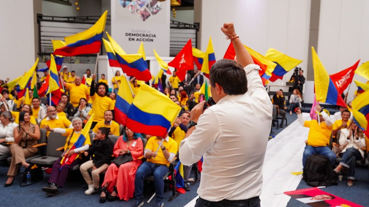 Lizcano afirmó que su proyecto busca un “centro rebelde” alejado de la polarización política.