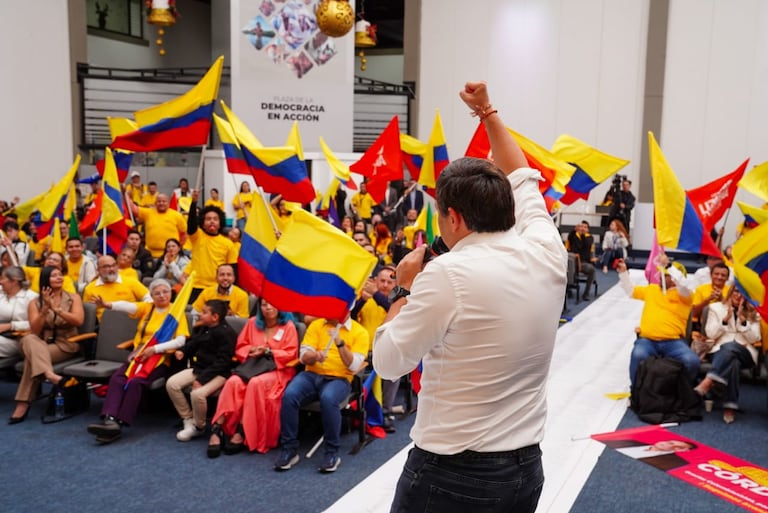 Lizcano afirmó que su proyecto busca un “centro rebelde” alejado de la polarización política.