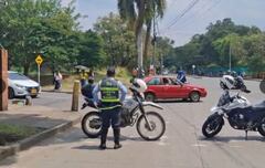 Se presentan cierres viales en Cali por protestas de habitantes de Siloé.