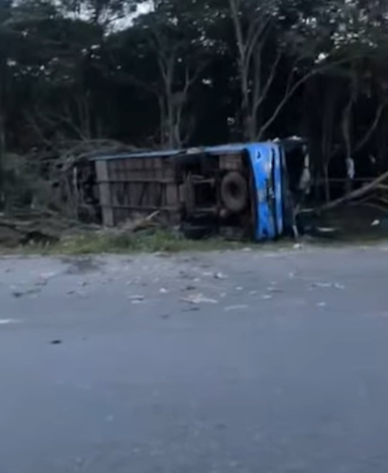 Organismos de socorro atendieron la emergencia y trasladaron a varios heridos a centros asistenciales.
