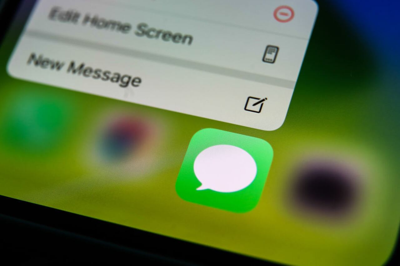 iMessage, el servicio de mensajería de Apple, se destaca por sus características innovadoras que compiten con WhatsApp.
