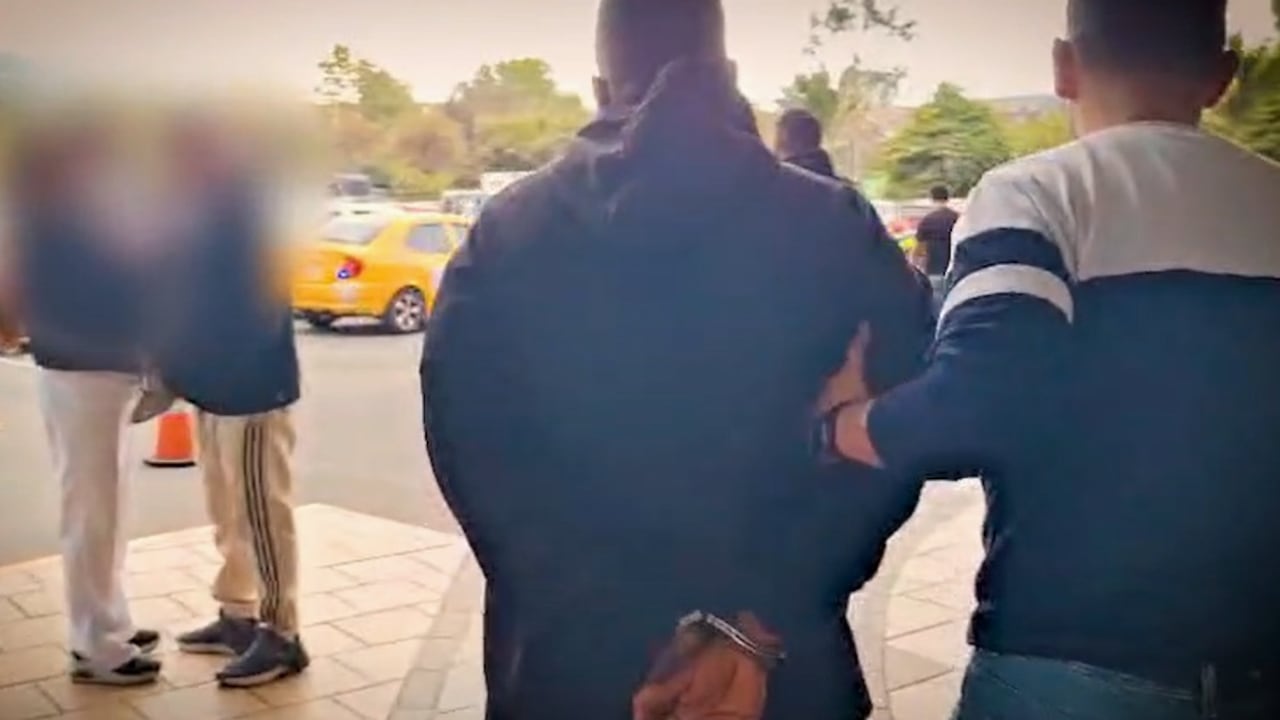 El teniente coronel Nelson Fabián Patiño Patiño, comandante operativo de la Policía Metropolitana de San Juan de Pasto, reiteró el llamado a denunciar cualquier intento de extorsión. La institución dispone de la línea gratuita 165 del Gaula para recibir denuncias y brindar orientación.