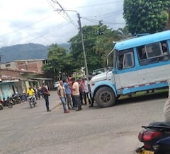 Los demás trabajadores de la caña fueron los encargados de auxiliar a los dos heridos tras este ataque armado, registrado en la vía Corinto-Padilla.