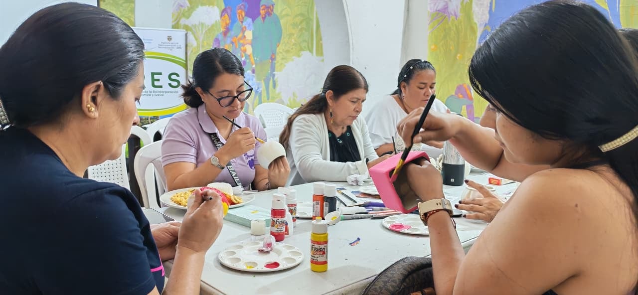 A través del arte y la memoria, las participantes reflexionan sobre sus experiencias y procesos de transformación personal.