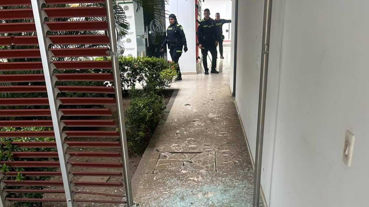 Se conocen las primeras imágenes de los Artefactos que habrían caído sobre la Estación de Policía de Aipe, Huila, en medio de un ataque registrado durante la tarde de este lunes.5 de octubre.