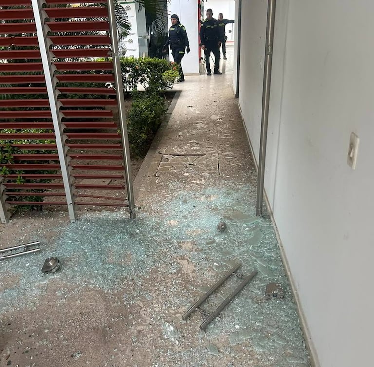 Se conocen las primeras imágenes de los Artefactos que habrían caído sobre la Estación de Policía de Aipe, Huila, en medio de un ataque registrado durante la tarde de este lunes.5 de octubre.