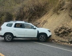 Así quedó la camioneta tras el secuestro de su conductor, reportaron militares que ahora patrullan esta parte del sur del Cauca.